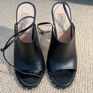 Black Valentino heel. Size 37.
